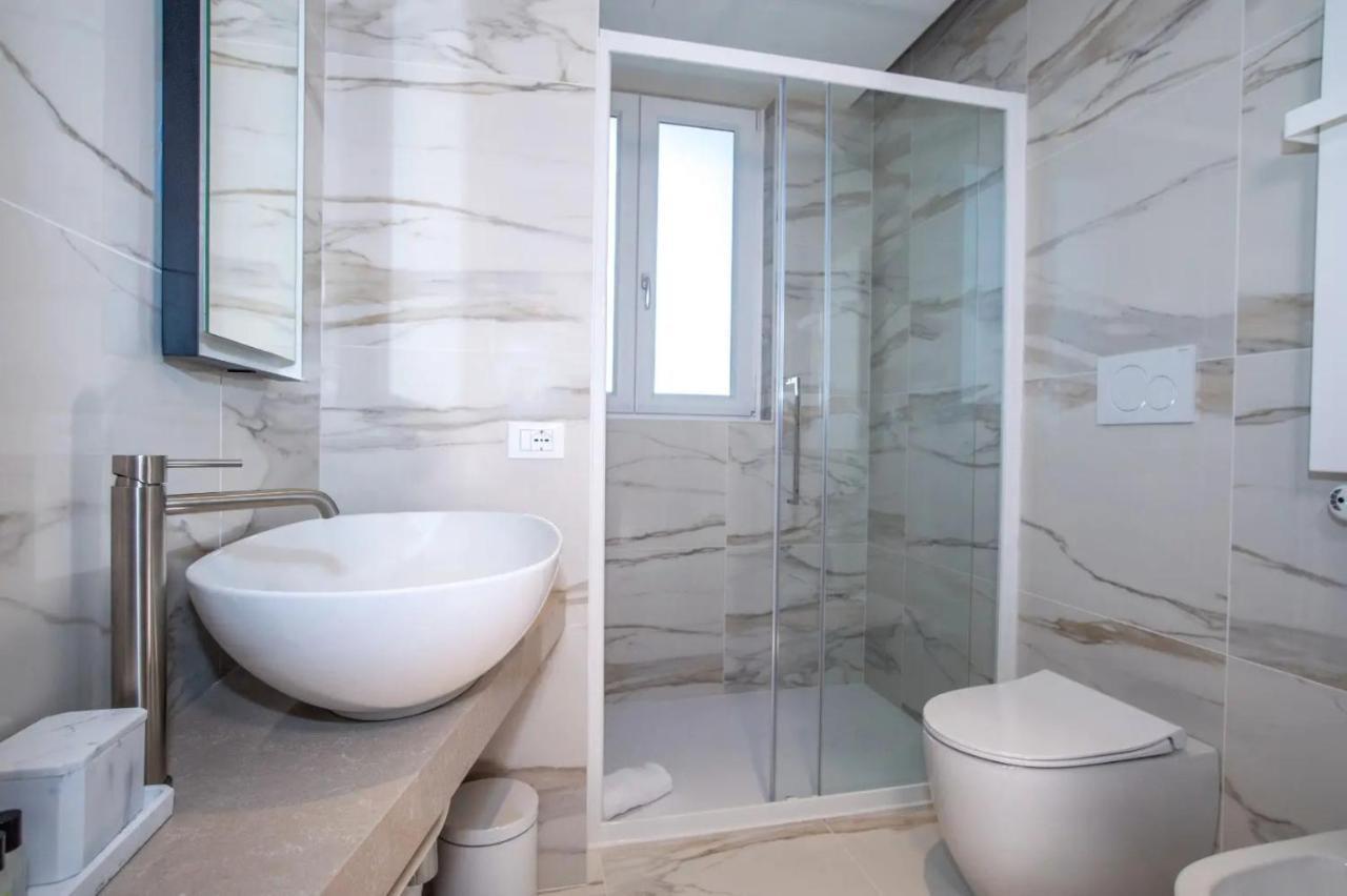 Jacuzzi Suite Home By Enjoy Garda Hotel Peschiera del Garda Dış mekan fotoğraf