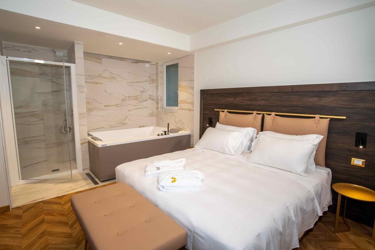 Jacuzzi Suite Home By Enjoy Garda Hotel Peschiera del Garda Dış mekan fotoğraf