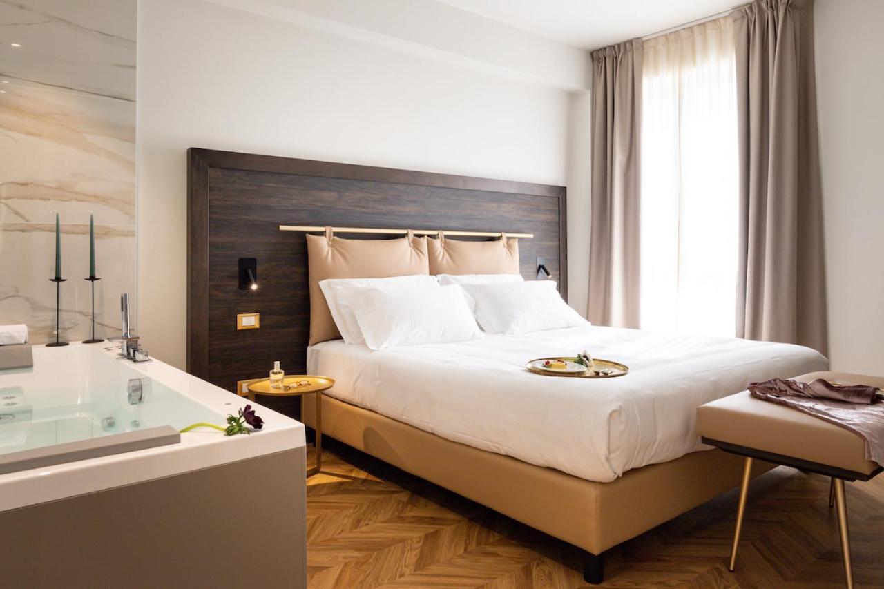 Jacuzzi Suite Home By Enjoy Garda Hotel Peschiera del Garda Dış mekan fotoğraf