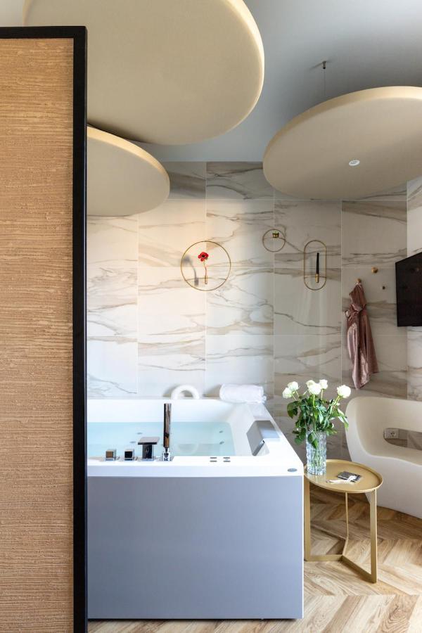 Jacuzzi Suite Home By Enjoy Garda Hotel Peschiera del Garda Dış mekan fotoğraf