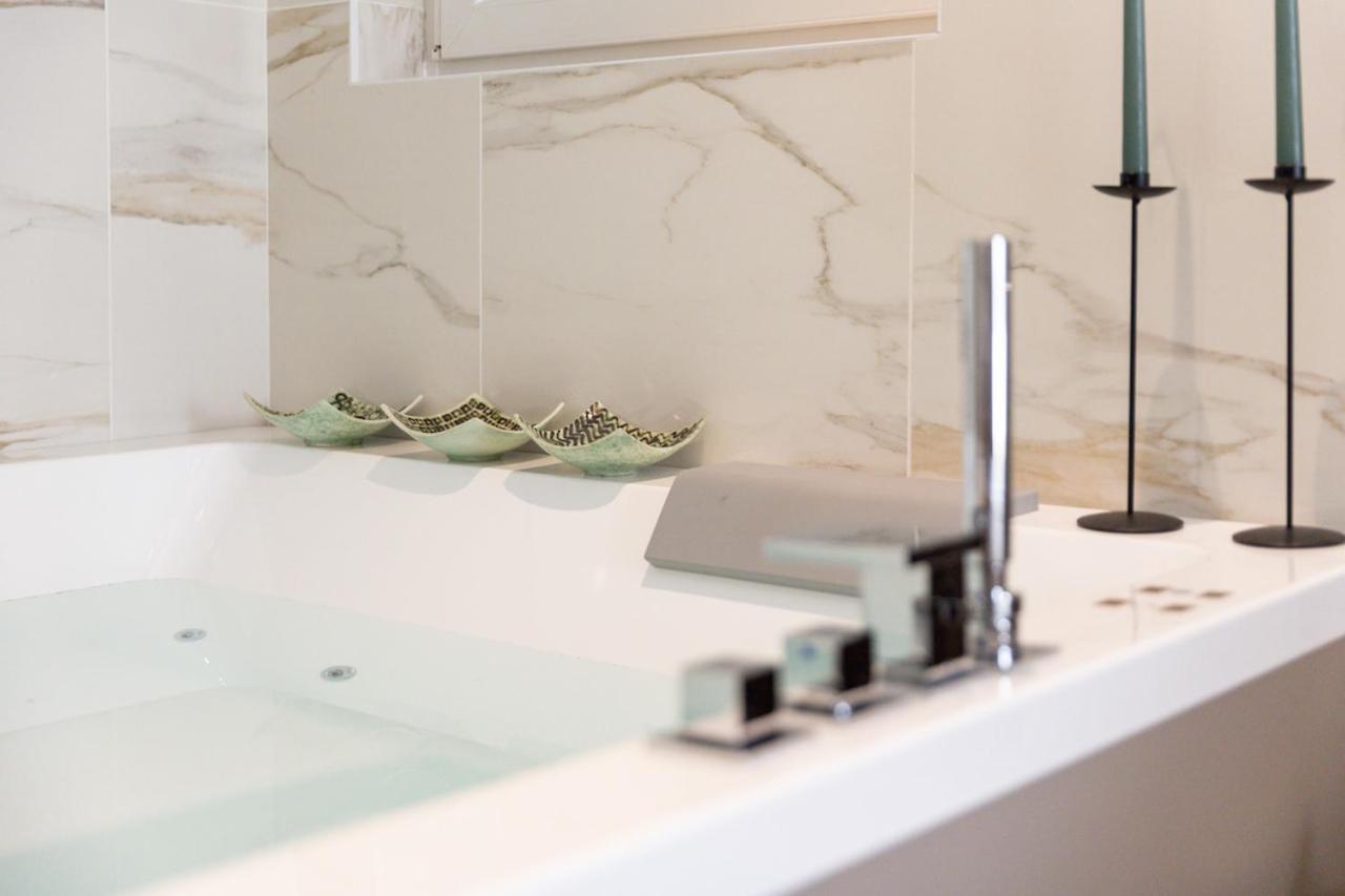 Jacuzzi Suite Home By Enjoy Garda Hotel Peschiera del Garda Dış mekan fotoğraf